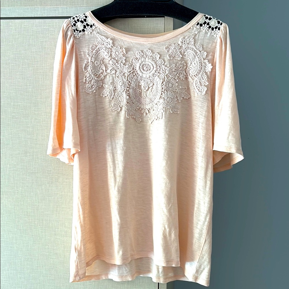 Loft elevated t-shirt size S.